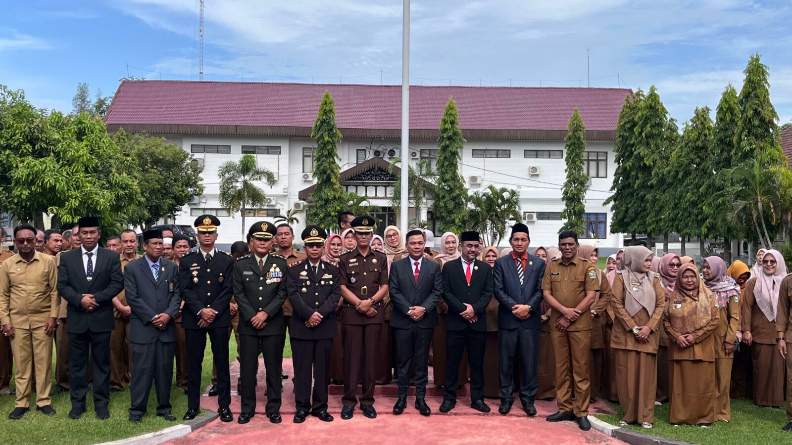 Kepala BNN Kabupaten Pidie Hadiri Upacara Peringatan Hari Kebangkitan Nasional Ke-117 Tahun 2025 bersama Seluruh Unsur Forkopimda Kepala BNN Kabupaten Pidie Hadiri Upacara Peringatan Hari Kebangkitan Nasional Ke-117 Tahun 2025 bersama Seluruh Unsur Forkopimda